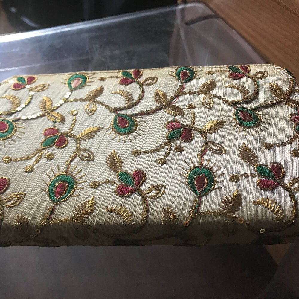 Make up case 9 " by 5.5" by 1.5 "